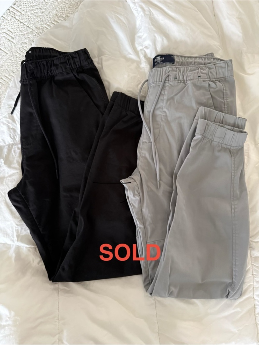 Set of 2 Hollister Gray and Black Men’s Jogger Pants size Extra Small, Air Dry